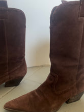 Load image into Gallery viewer, Vintage 90s pointed western brown cowboy boots 7-7.5 US