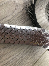 Load image into Gallery viewer, Gorgeous 70s Chrystal stretch Metal belt S M