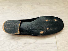 Load image into Gallery viewer, Vintage 80s velvet flats Size 7-7.5