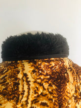 Load image into Gallery viewer, Vintage 70s quilted faux fur interior leopard toggle Asian jacket small