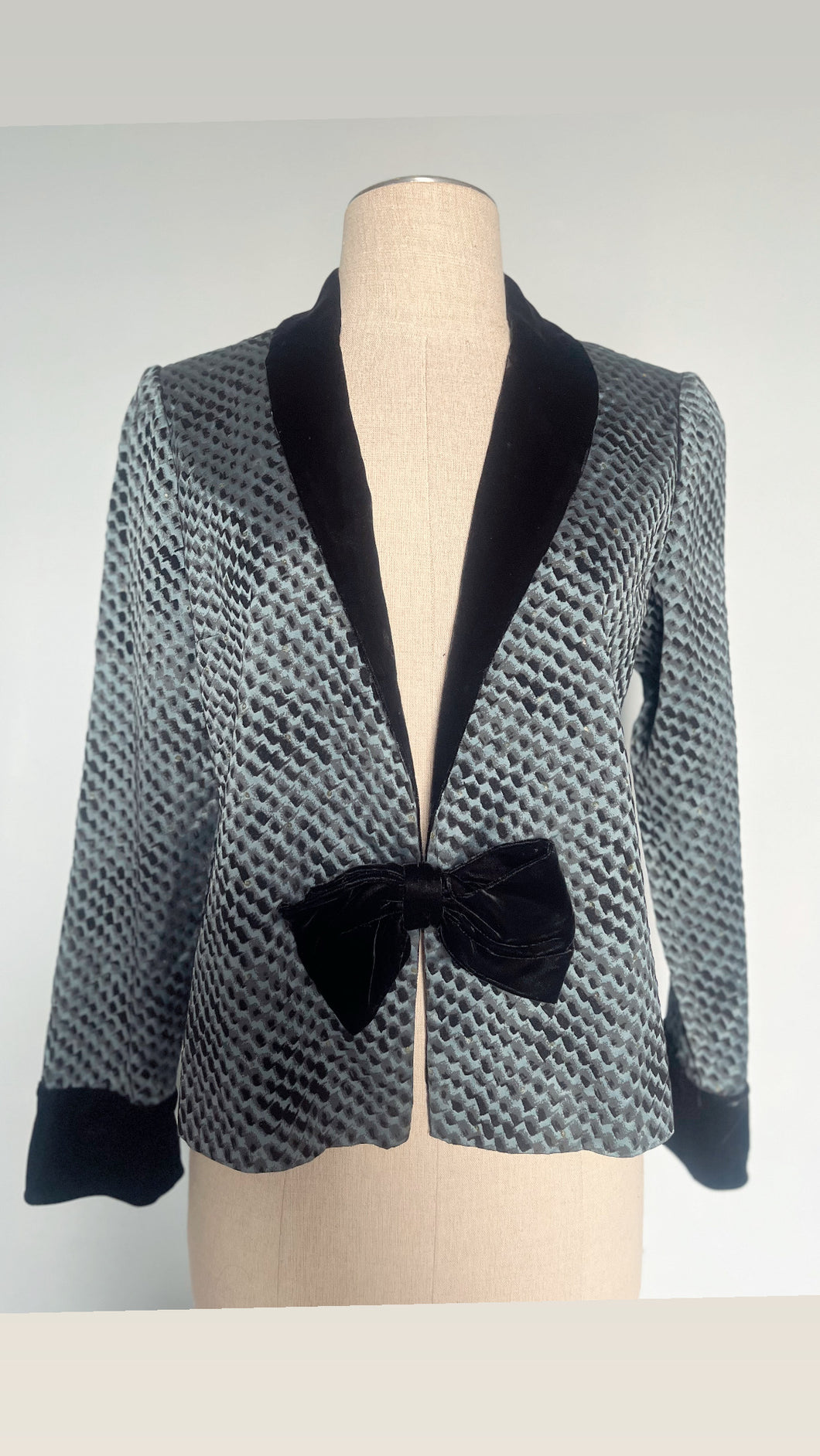 1940’s Rare Blue velvet and Bow women’s Tuxedo jacket. XS  S