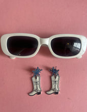Load image into Gallery viewer, Vintage snow flake star western boot earrings
