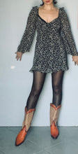 Load image into Gallery viewer, Vintage ostrich leather western boots size 7-7.5 US
