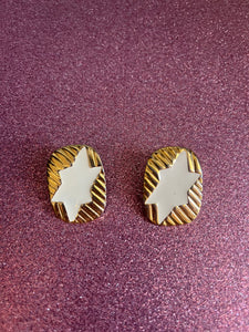 Vintage 70s star white enamel & gold esrrings