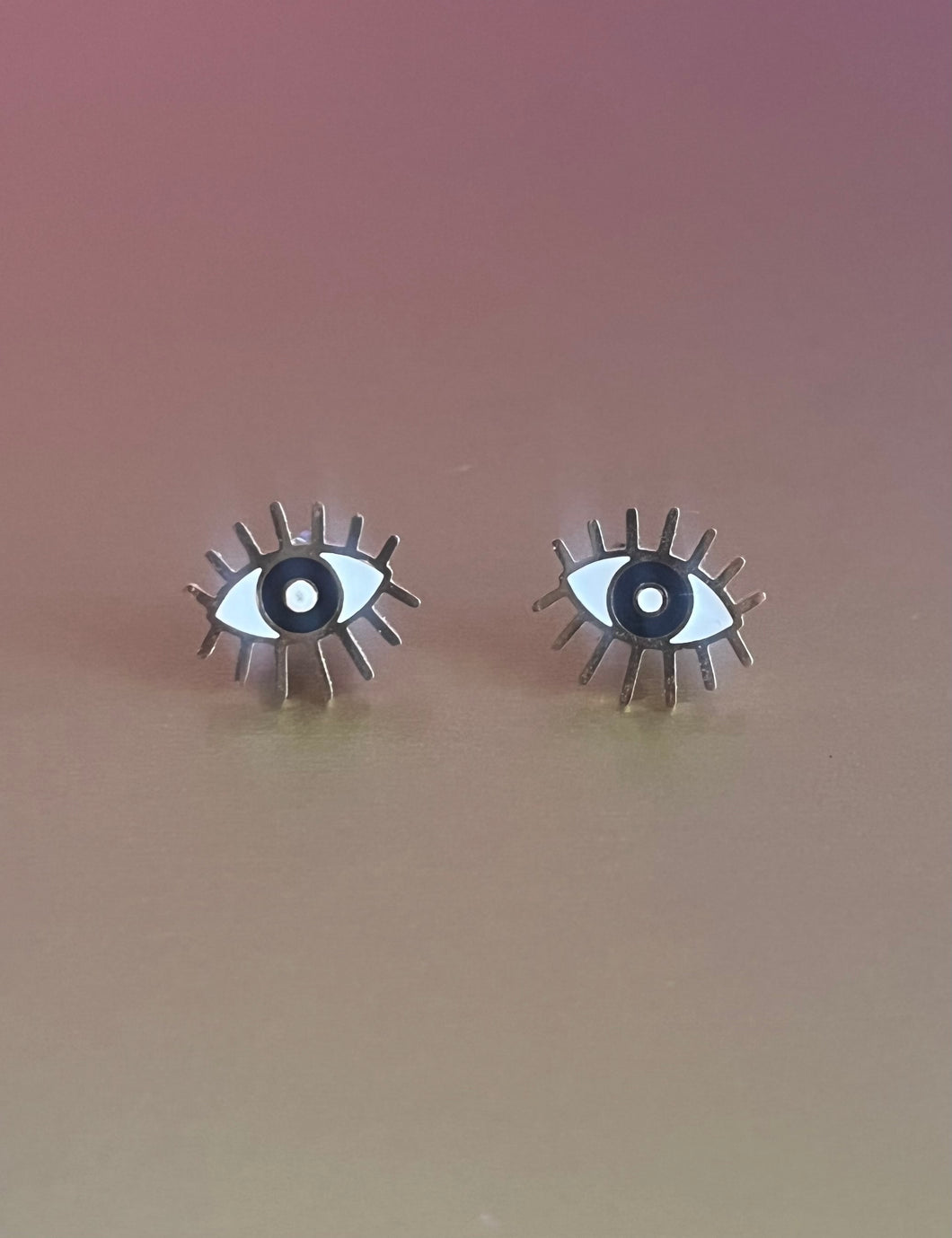 Elegant vintage enamel eye stud earrings