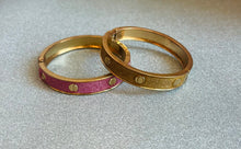 Load image into Gallery viewer, Vintage 90s Cartier-Inspired Gold Glitter Screw head design Bracelet
