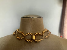 Load image into Gallery viewer, Vintage 80s Oval link chain necklace
