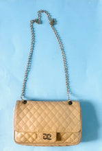 Load image into Gallery viewer, Vintage 80s Beige leather quilted purse
