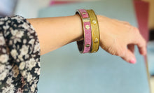 Load image into Gallery viewer, Vintage 90s Cartier-Inspired Gold Glitter Screw head design Bracelet
