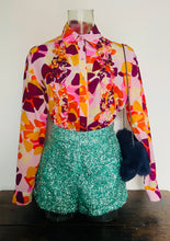Load image into Gallery viewer, Rare 70s vintage Psychedelic ruffled bls - XS - Petite
