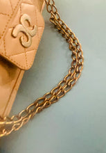 Load image into Gallery viewer, Vintage 80s Beige leather quilted purse

