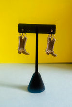 Load image into Gallery viewer, Vintage snow flake star western boot earrings
