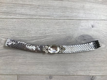 Load image into Gallery viewer, Gorgeous 70s Chrystal stretch Metal belt  S  M
