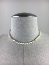 Load image into Gallery viewer, Simple and elegant faux pearl vintage 80s necklace
