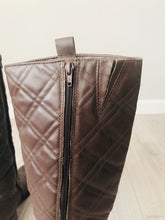 Load image into Gallery viewer, Vintage 80s brown quilted boots  size 7 - 7.5 Us
