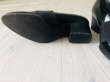 Load image into Gallery viewer, Vintage 80s Stuart Weitzman block heels size 7-7.5 us
