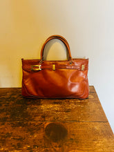 Load image into Gallery viewer, Vintage 60s Mod brown leather Tote bag
